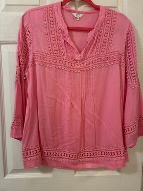 crown & ivy Pink Crochet-Trim Pintuck Peasant Blouse